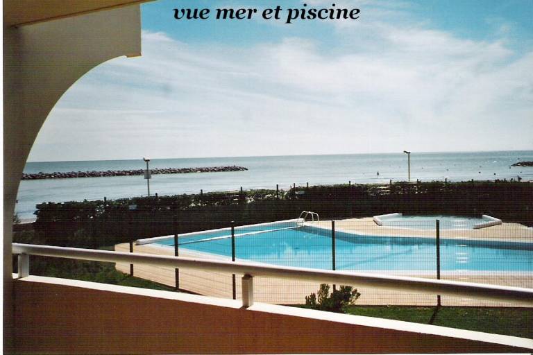 45k_vue mer et piscine.jpg